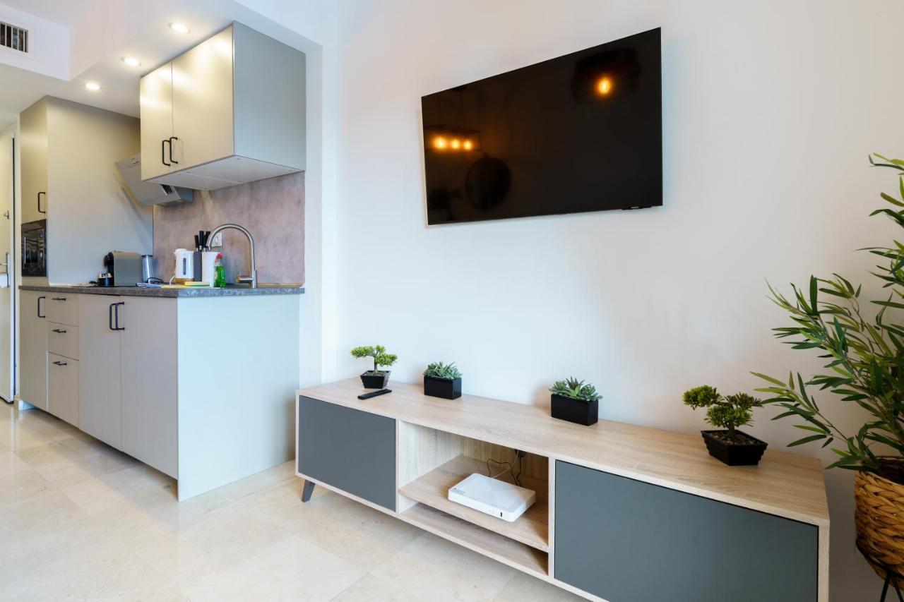 בנאלמדנה 2Nd Line From The Beach , Seaviews + Parking &Pool מראה חיצוני תמונה